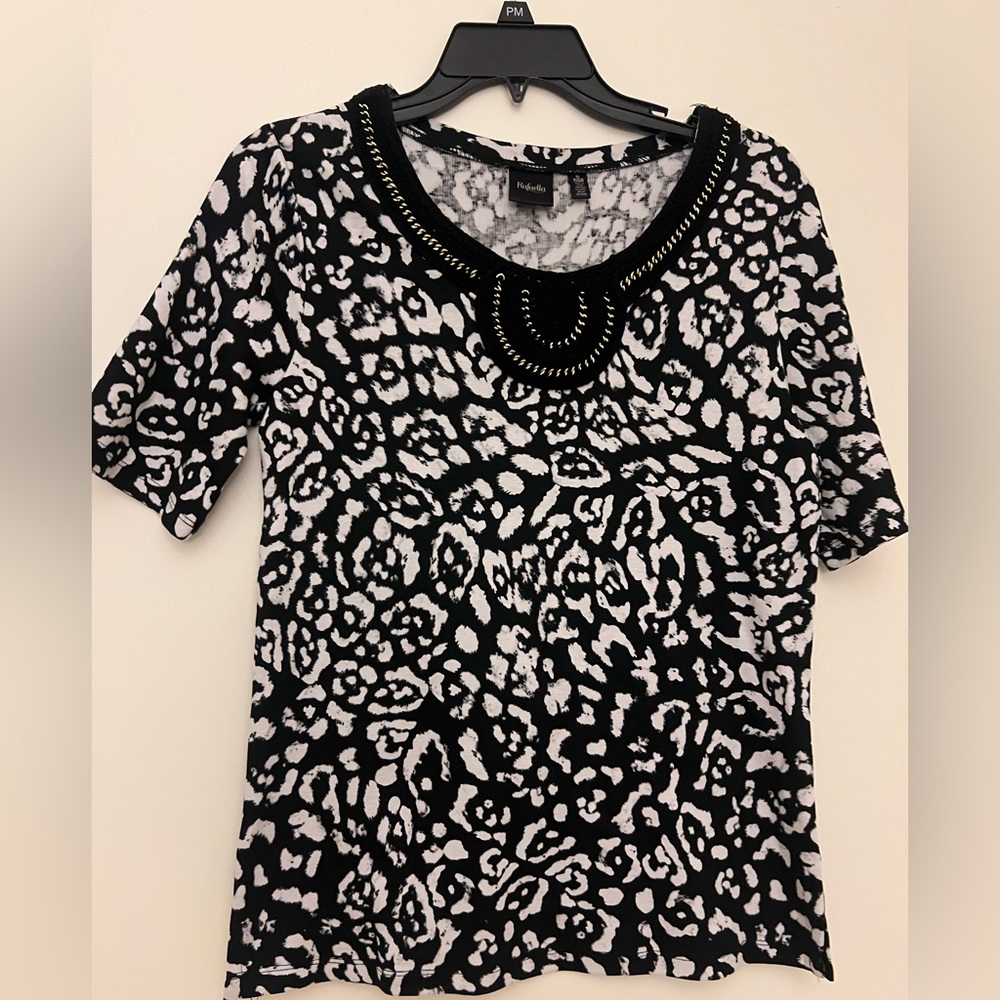 Women’s Petite Small Black and White Patterned Women's Top